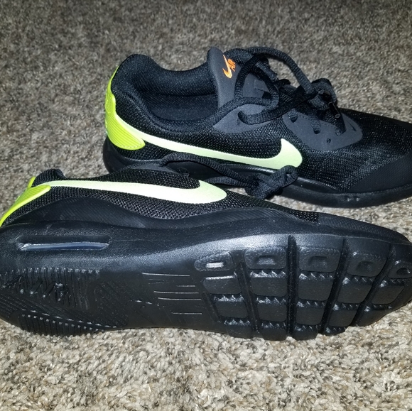 Nike - Picture 2 of 4